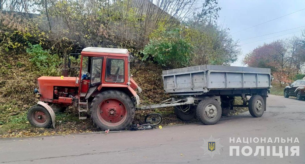 На Сумщині чоловік, керуючи трактором «МТЗ-80», допустив наїзд на жінку