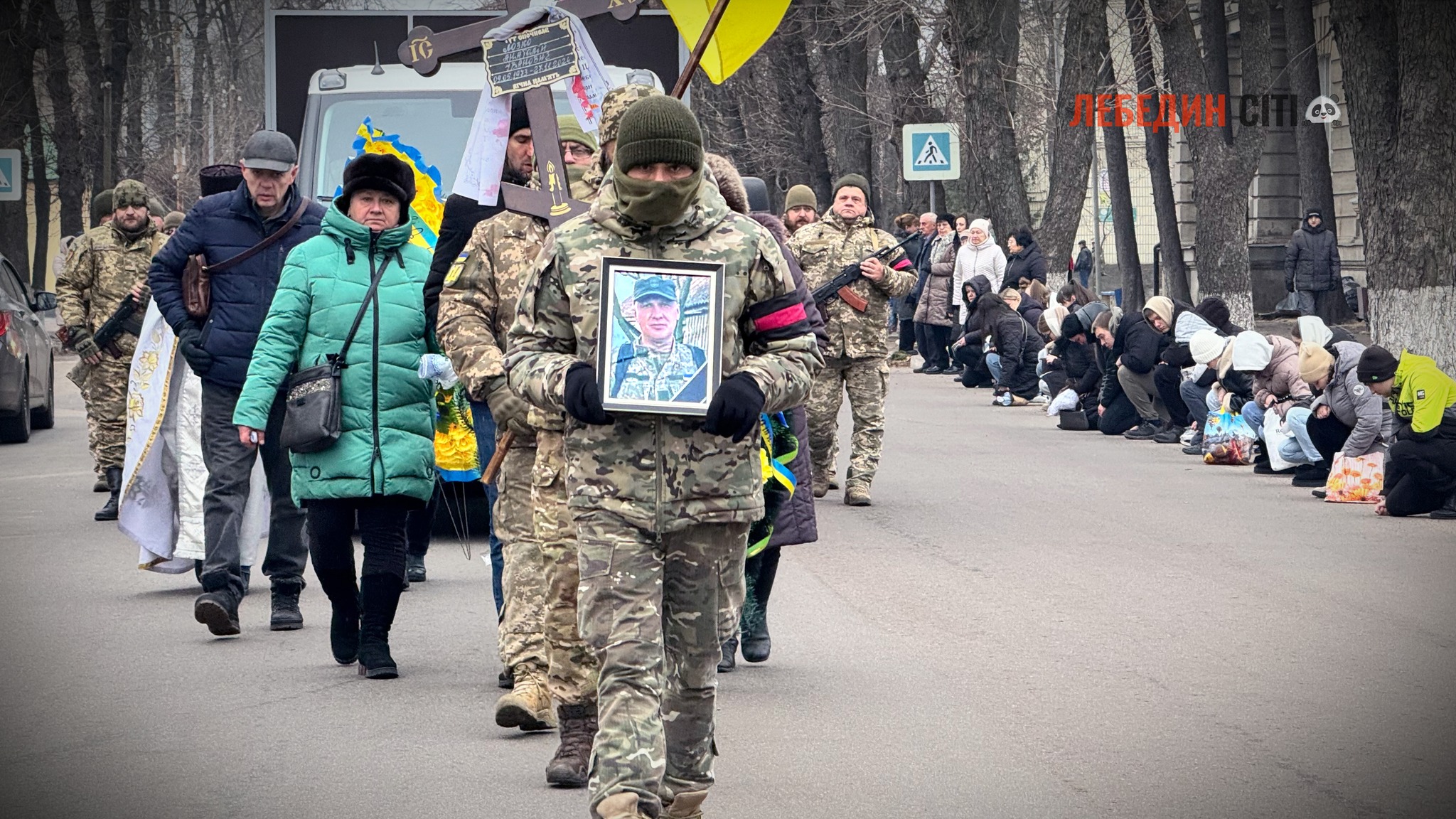 У Лебедині провели в останню путь Героя Анатолія Лозка