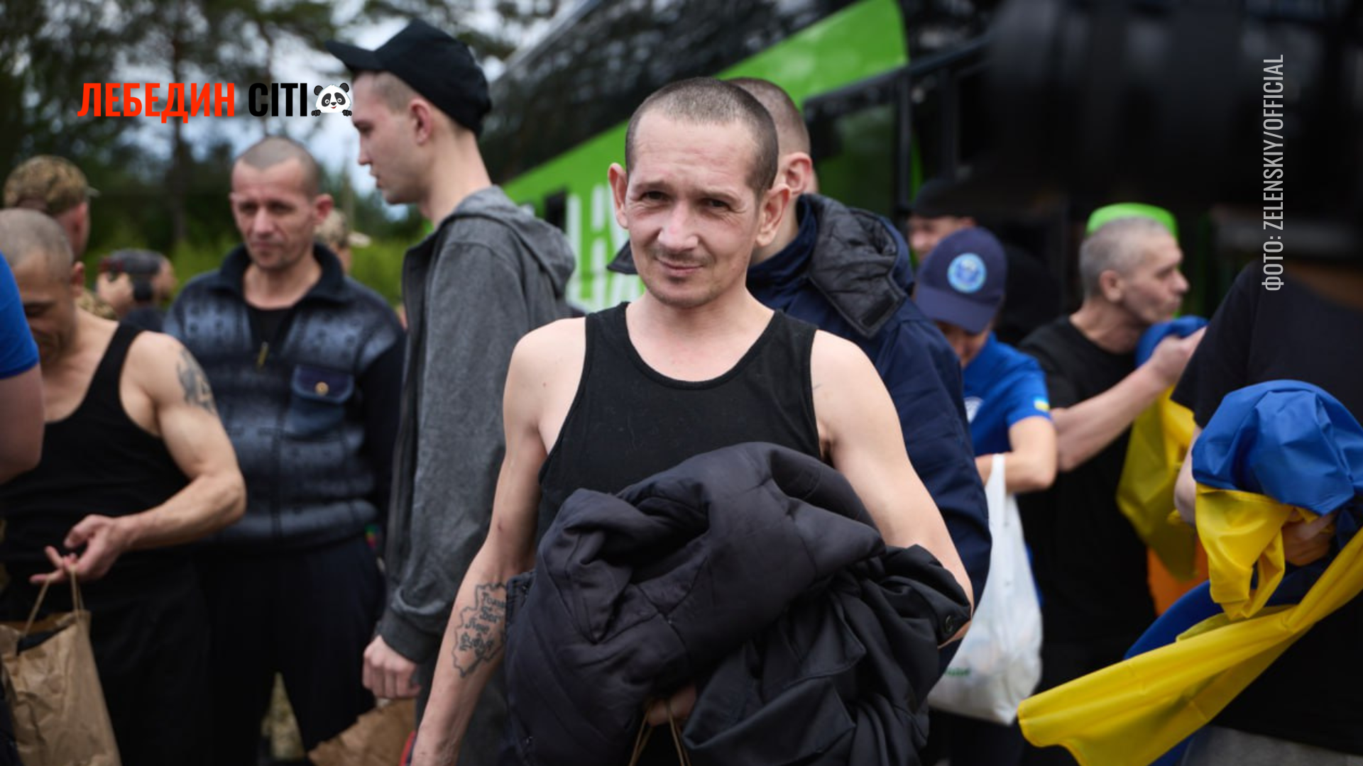 Україна зустріла ще одну групу звільнених з полону захисників