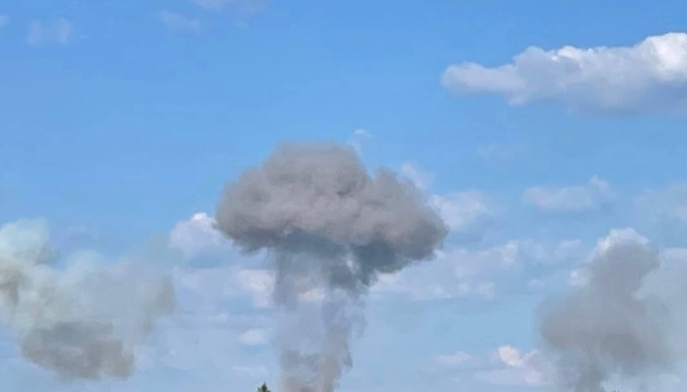 У Конотопі внаслідок ворожого удару пошкоджено житловий сектор