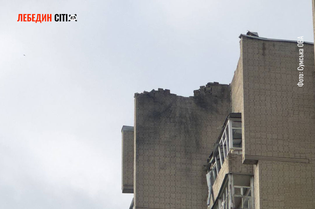 Росіяни повторно атакували Суми: ворожий БпЛА влучив у житловий будинок