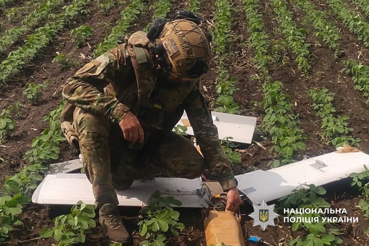 У полі на Сумщині виявили нездетонований дрон