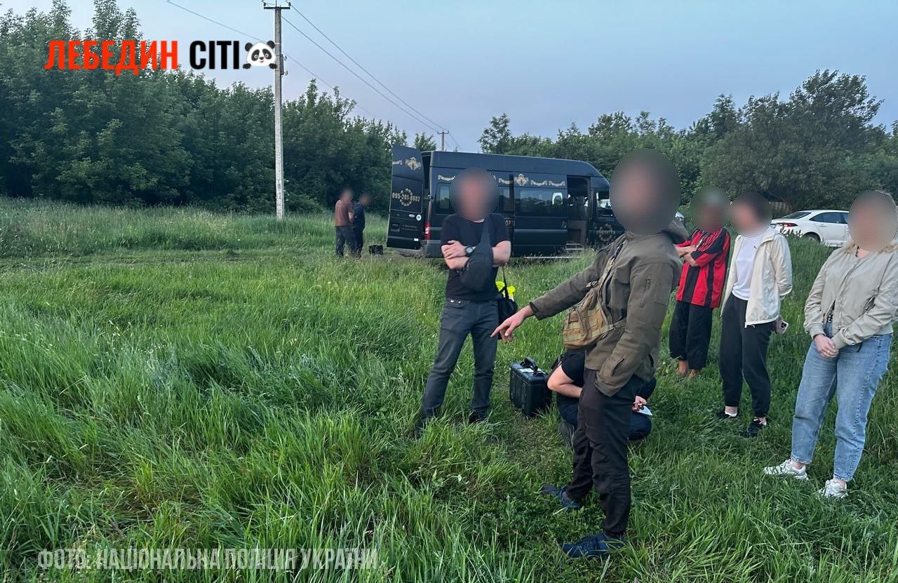 Закопали тіло в кущах: Поліція розкрила жорстоке вбивство на Сумщині
