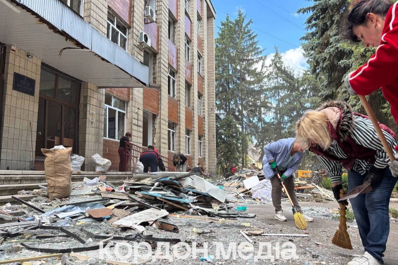 У Лебедині усувають наслідки вчорашньої атаки Шахедів