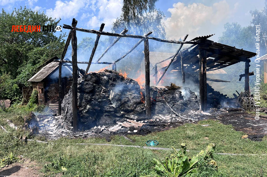 На Лебединщині через людську недбалість ледь не згорів житловий будинок