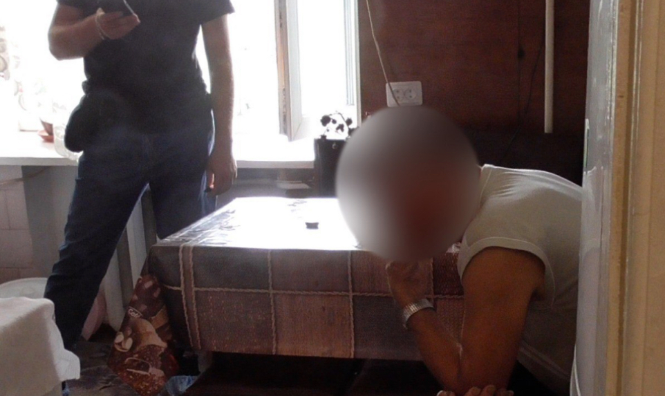 На Сумщині чоловік убив співмешканку та сховав тіло на балконі
