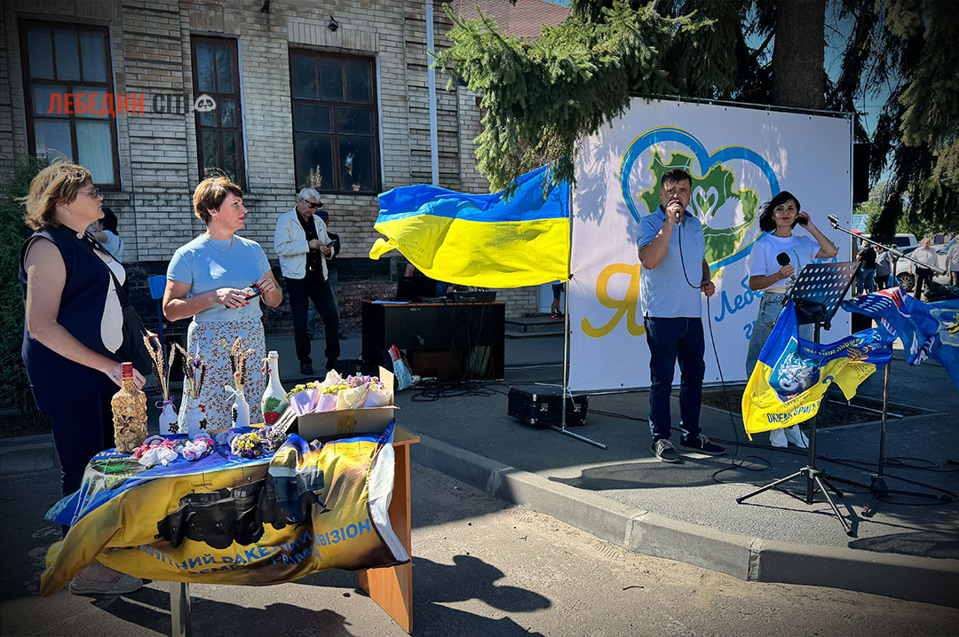 У Лебедині до Дня міста на благодійному концерті зібрали понад 20 тисяч гривень для військових