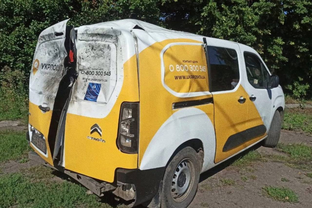 У Сумському районі російський дрон атакував автомобіль «Укрпошти», є постраждалі