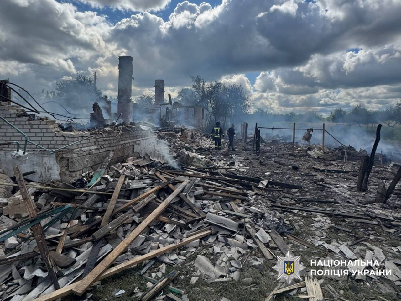 Сумщина: понад 60 обстрілів за добу, постраждала жінка, триває евакуація з прикордоння