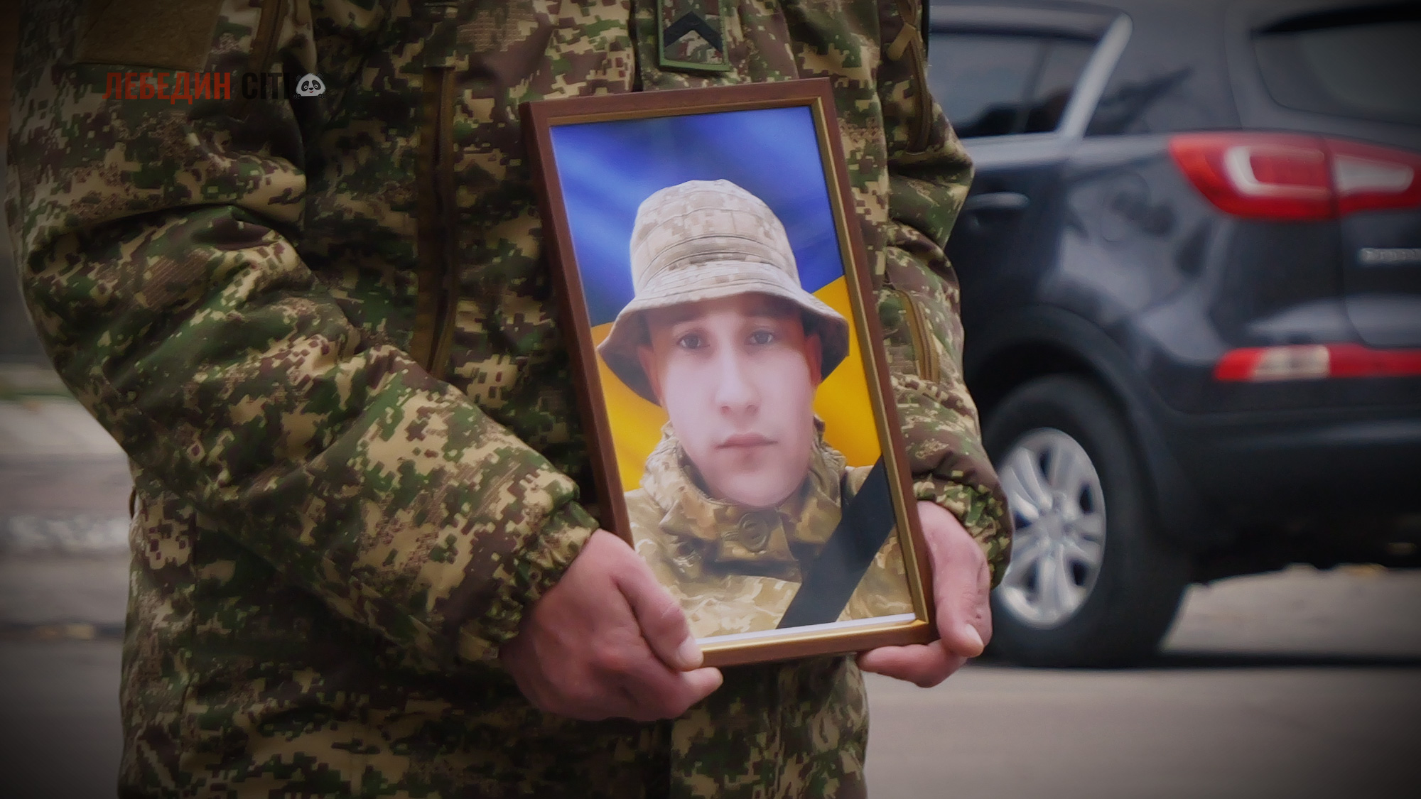 Лебедин попрощався з Героєм Денисом Обозним: 29-річний воїн загинув на Харківщині
