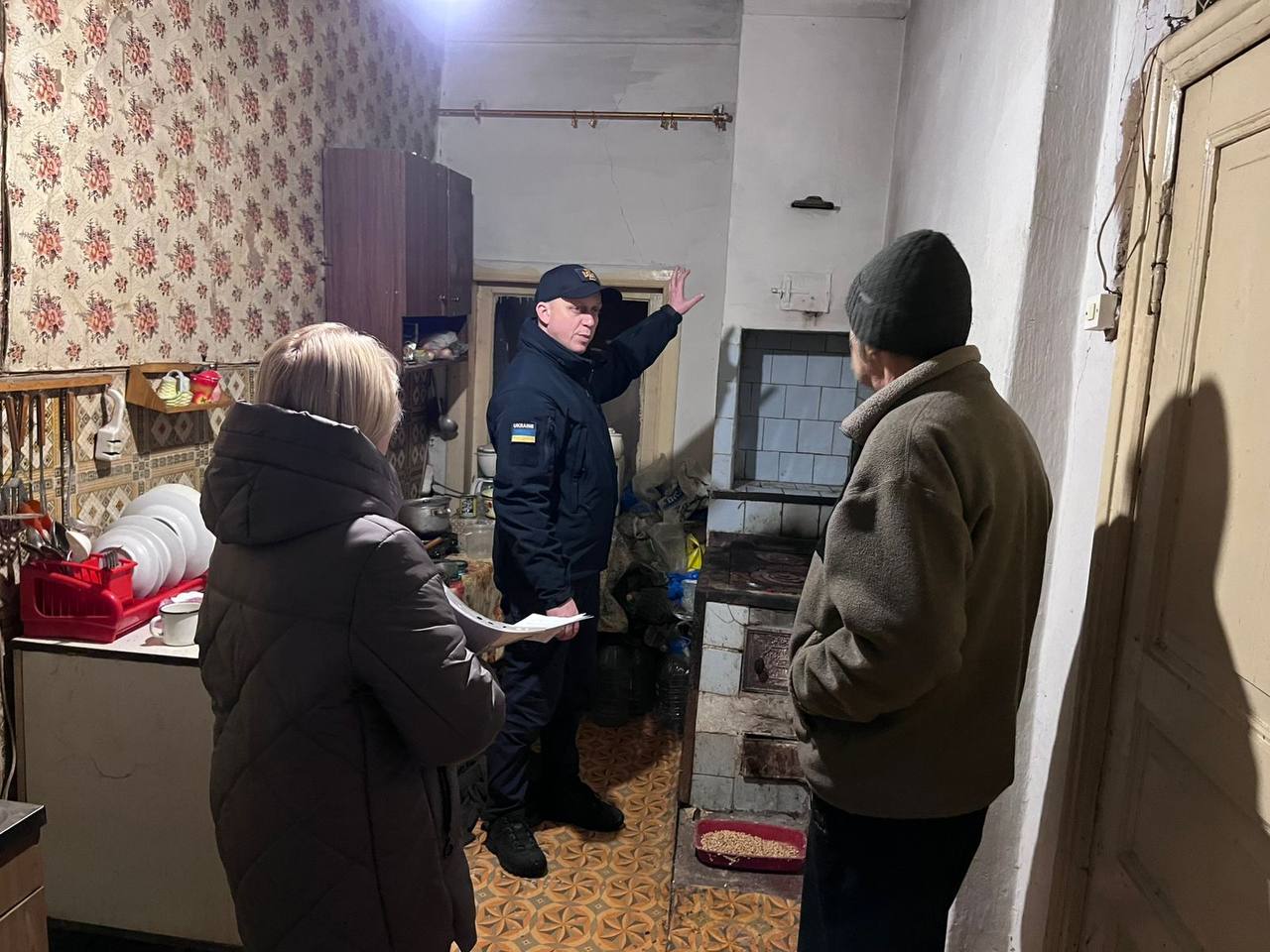 У Лебедині рятувальники та соціальні служби провели спільний рейд для захисту літніх людей