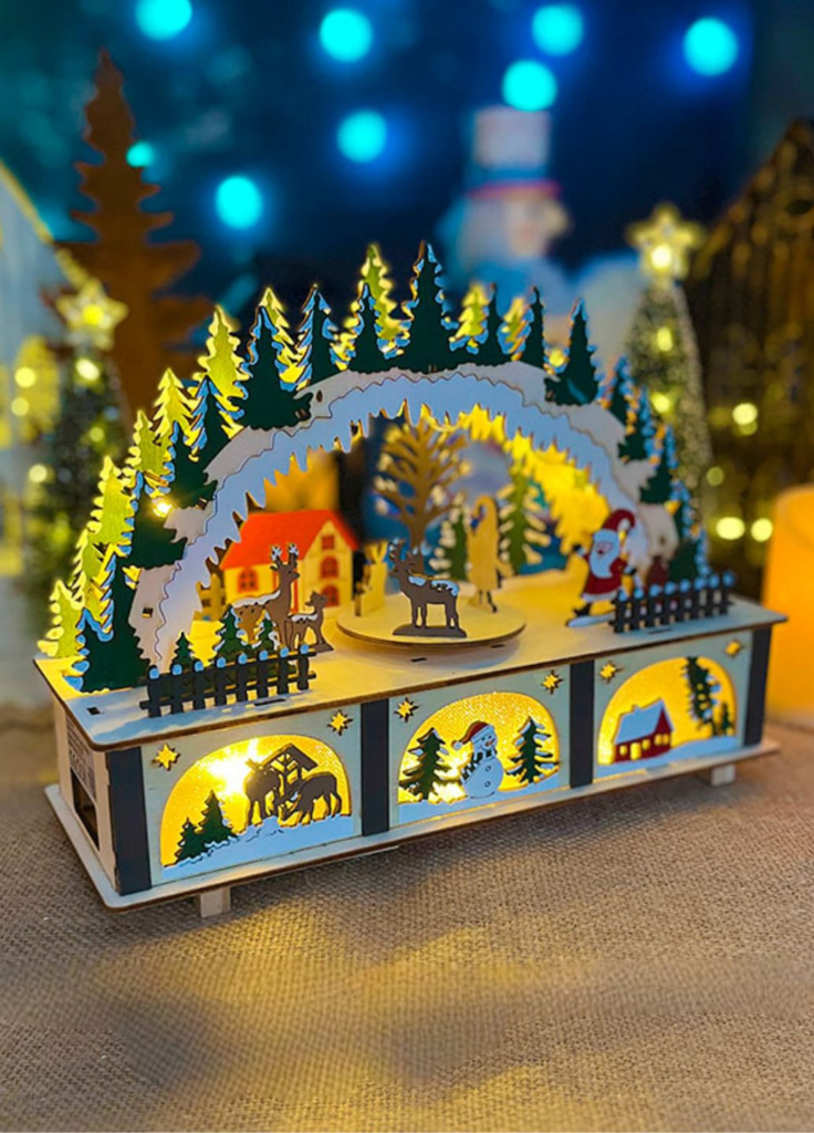 новорічна декорація «Різдвяний ліс» з обертовими фігурками