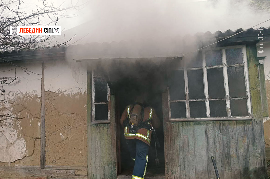 У Лебедині через необережне поводження зі свічкою загинула жінка