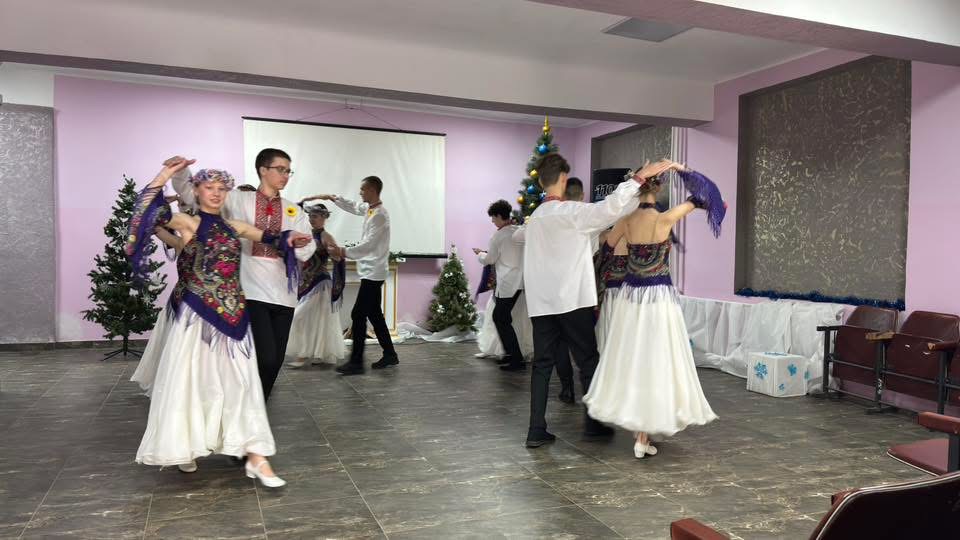 Шість пар з Лебедина взяли участь у традиційному обласному новорічному балу