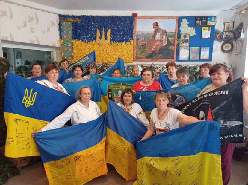 «Руки, що плетуть Перемогу»: волонтерська спільнота «Калюжанка» на Лебединщині відзначає третю річницю