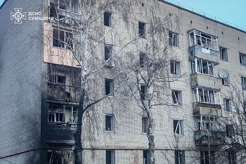Доба на Сумщині: 16 годин тривоги, знищене житло та пошкоджена багатоповерхівка