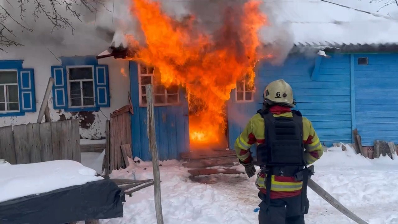 У селі Боровенька вогнеборці ліквідували пожежу в житловому будинку
