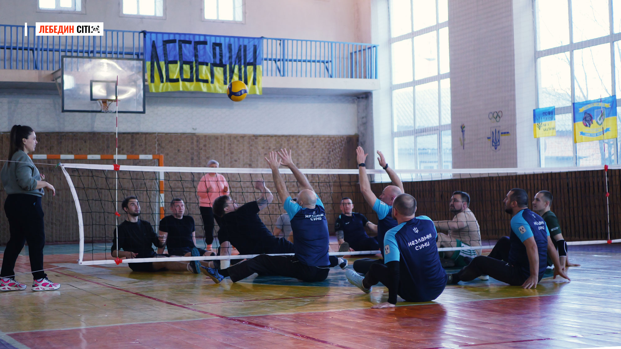 У Лебедині відбулася показова гра у волейбол сидячи за участі ветеранів