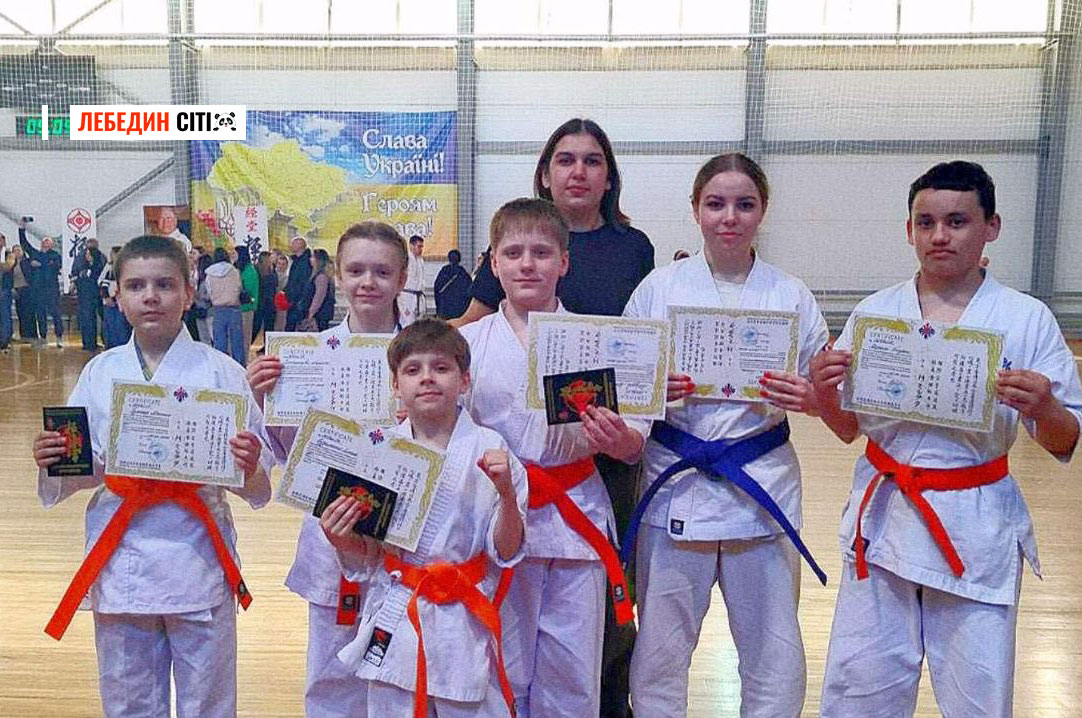 Шість каратистів з Лебедина підтвердили майстерність на атестації у Полтаві