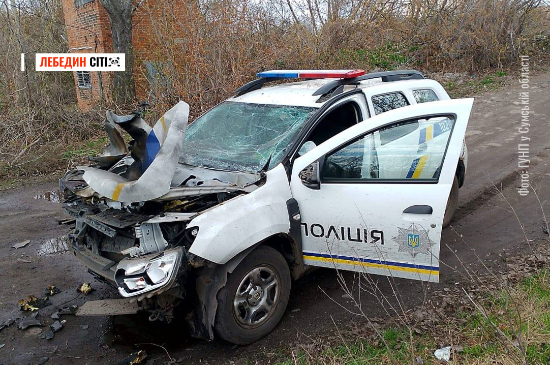 На Сумщині ворожий дрон атакував автомобіль поліції
