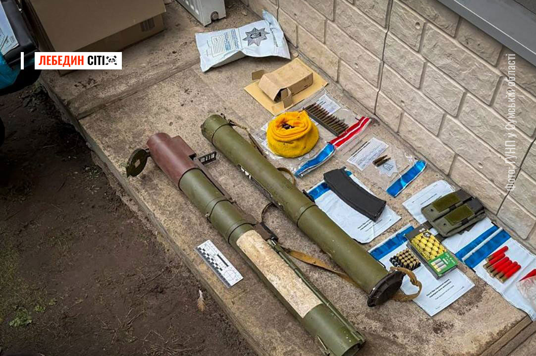 У Лебедині поліція та СБУ викрили сховище боєприпасів