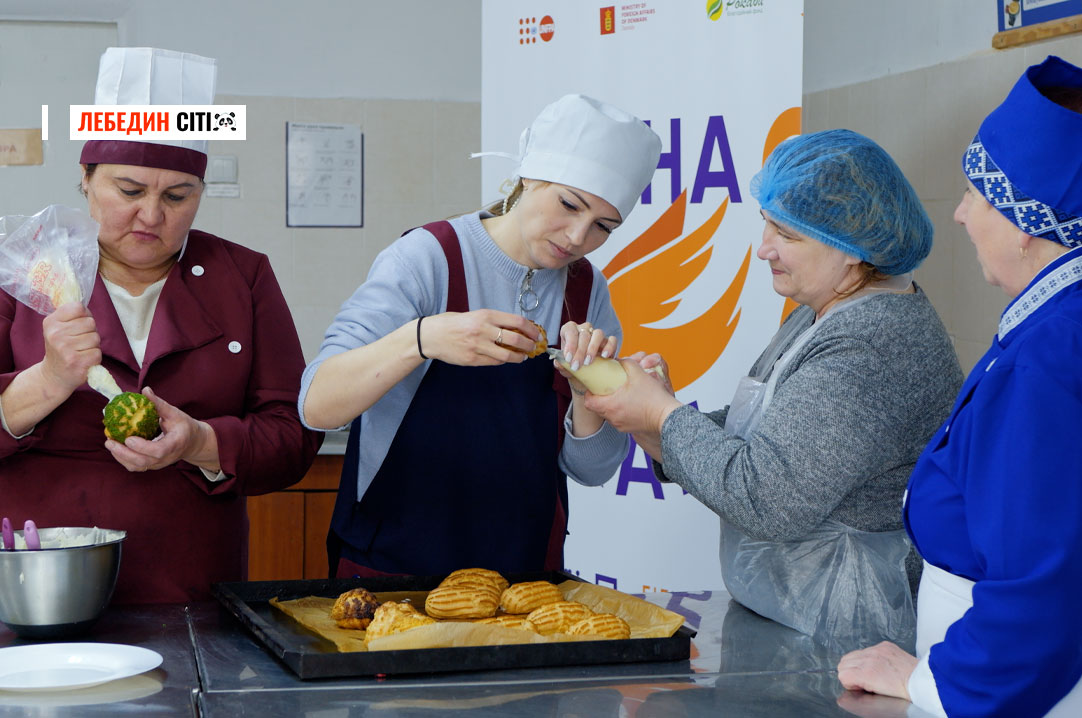 У Лебедині завершився курс «Кондитер сучасних виробів»: п’ять жінок отримали сертифікати