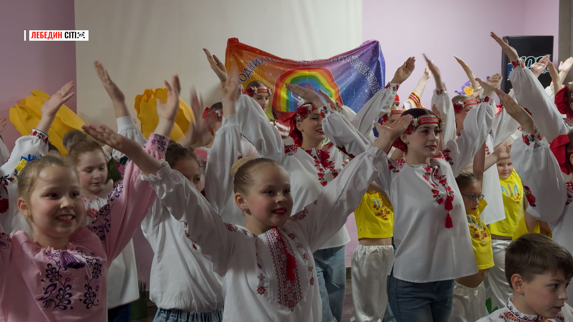 У Лебедині відбувся благодійний концерт «Вишиванка єднає серця»: зібрали 10 600 грн для ЗСУ