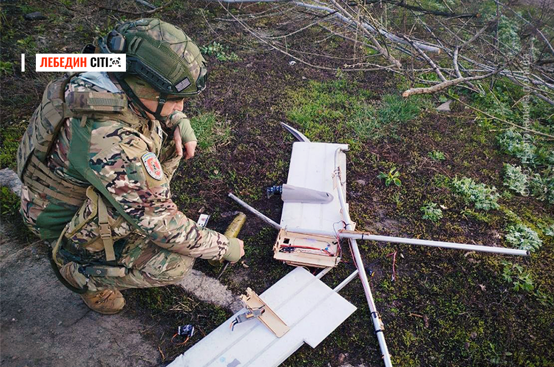 На Сумщині на подвір’ї житлового будинку виявили БпЛА з вибухівкою