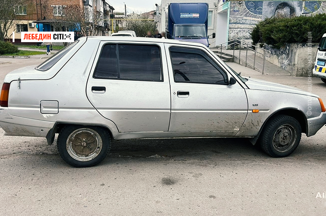 На Сумщині поліція затримала жінку за викрадення авто