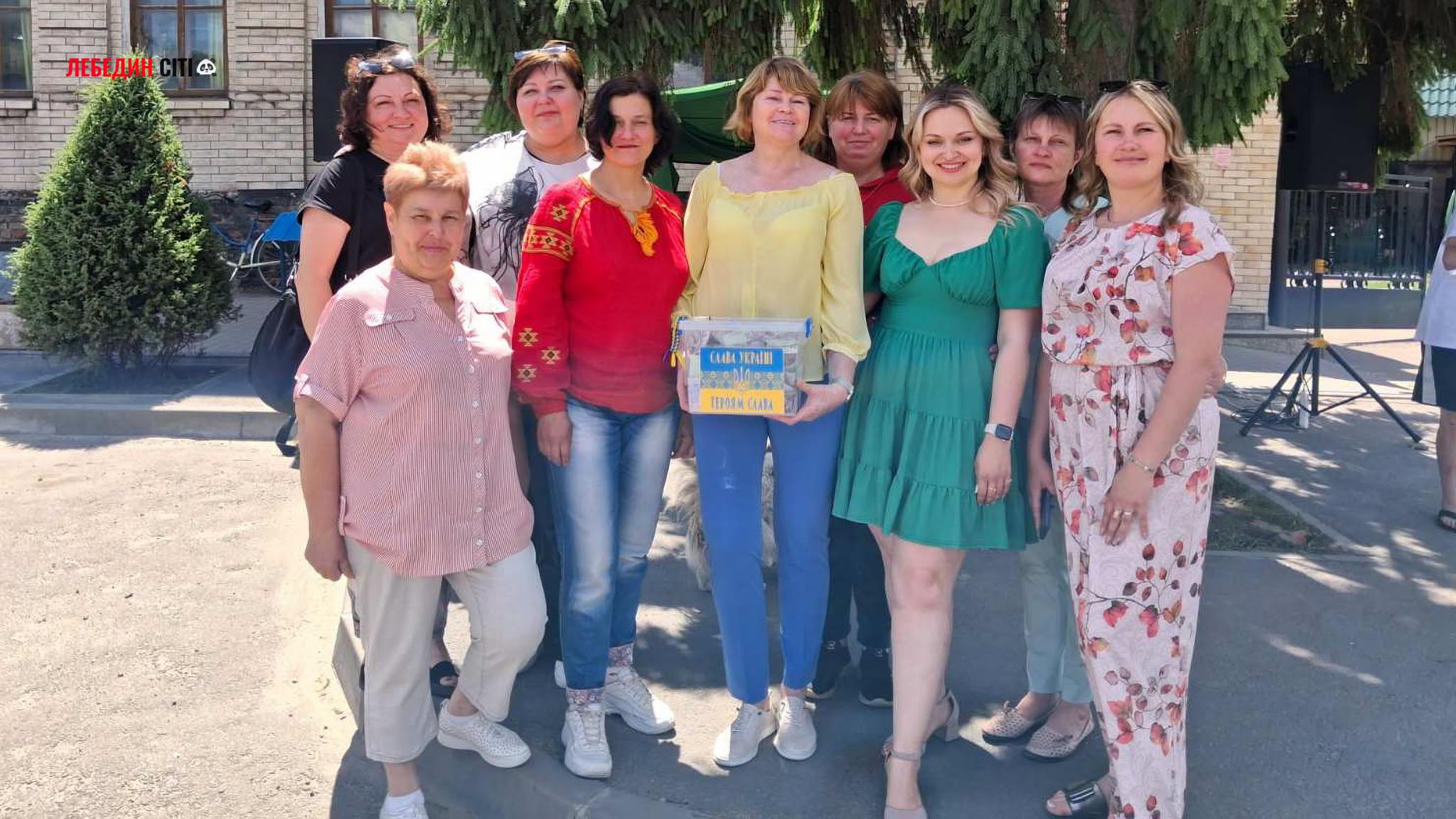 У Лебедині на благодійному концерті зібрали понад 18 тисяч гривень та закрили збір на авто для військових