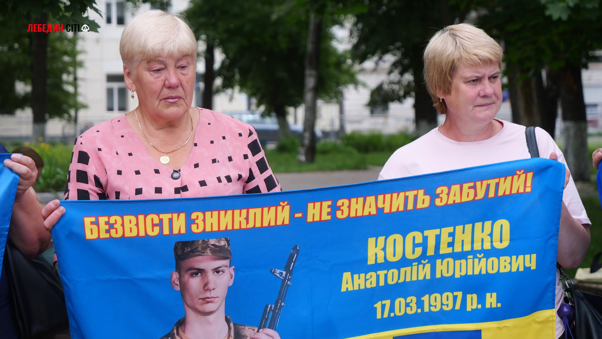 У Лебедині відбулася мирна акція на підтримку родин полонених та зниклих безвісти захисників (відео)