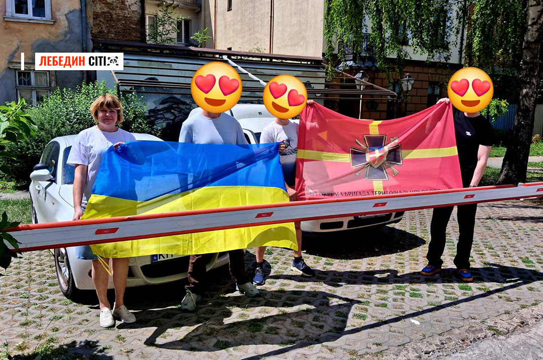 У Лебедині військовим передали автомобіль, придбаний завдяки благодійним концертам