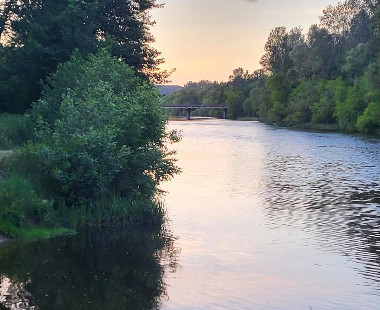 Вода у річках Сумщини прогрілася до +22°C