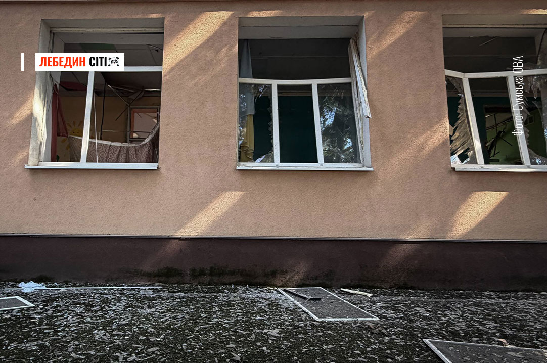 Росія атакувала Суми керованими авіабомбами: пошкоджено навчальний заклад, є постраждалі