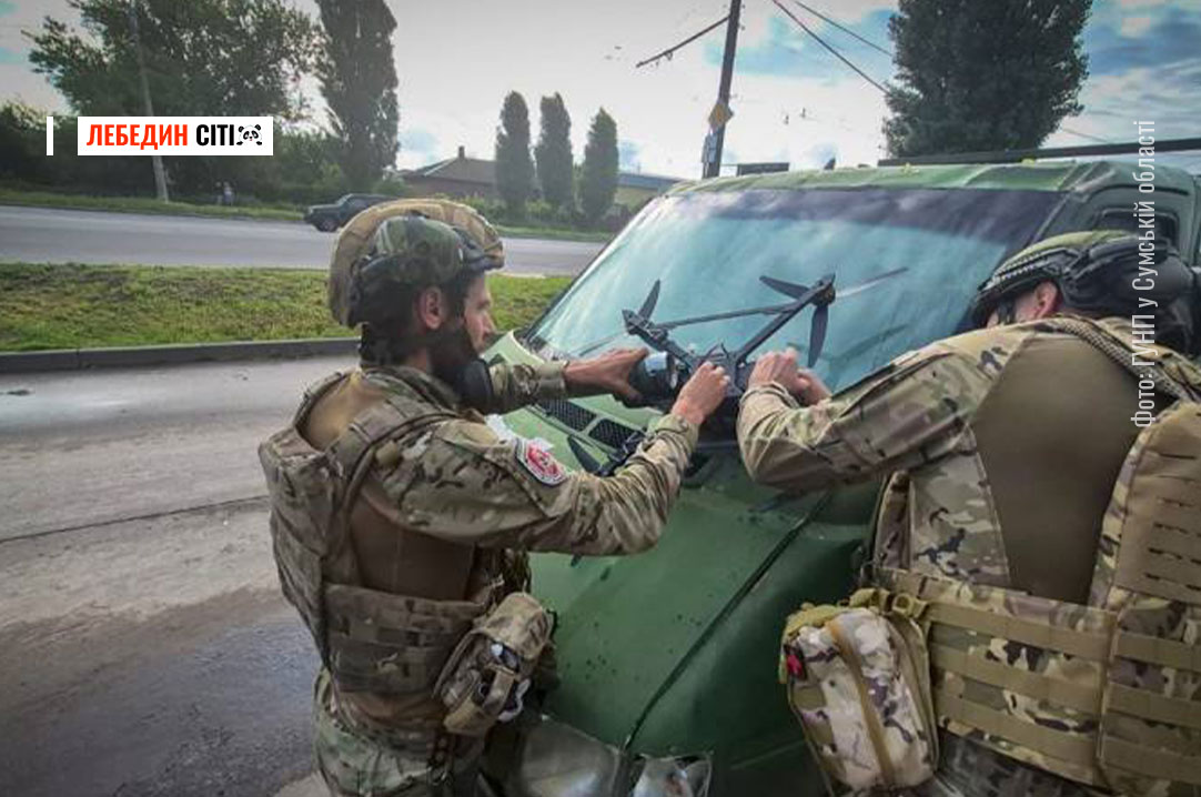 У Сумах російський безпілотник упав на автомобіль, але не здетонував