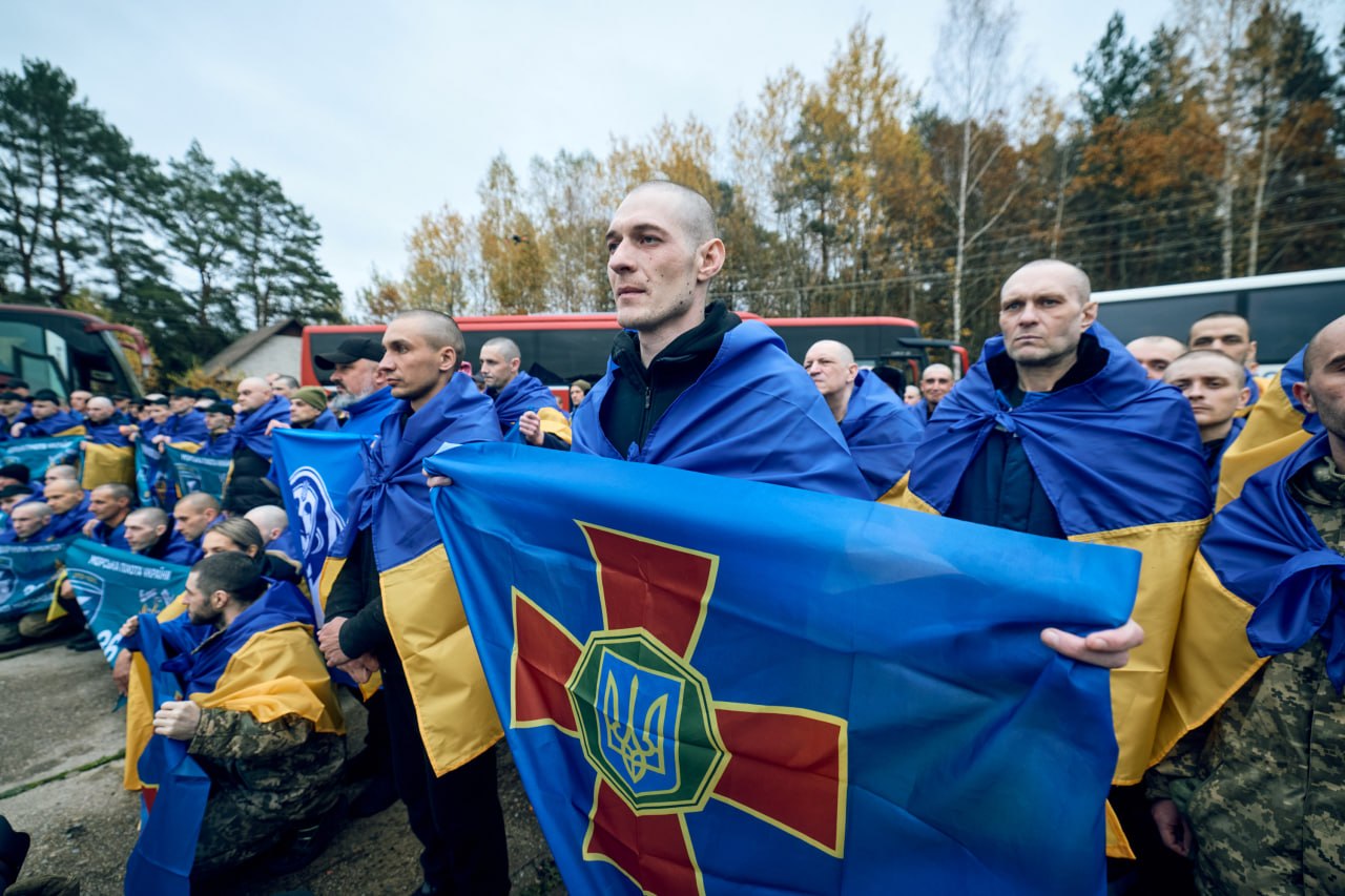 Семеро захисників із Сумщини повертаються додому з російського полону